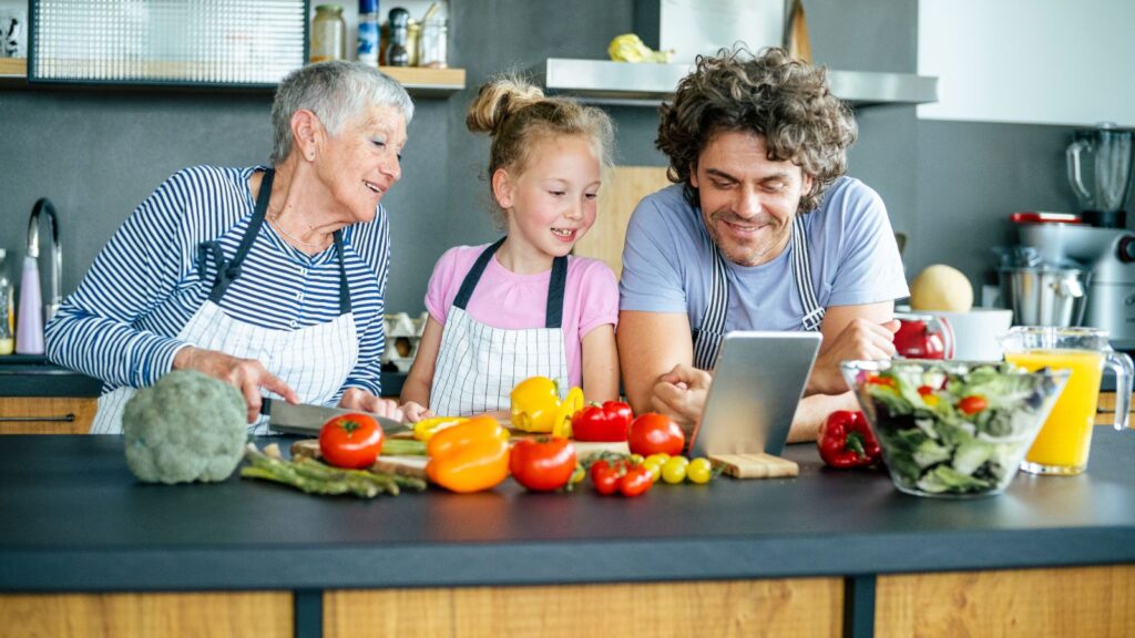 rodzina gotująca razem